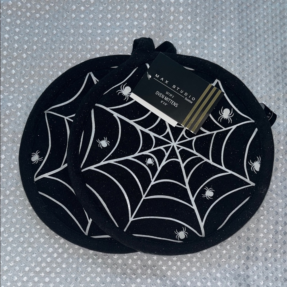 Max Studio Halloween Spider Web Pot Holders Oven Mittens 8” diameter 1-269